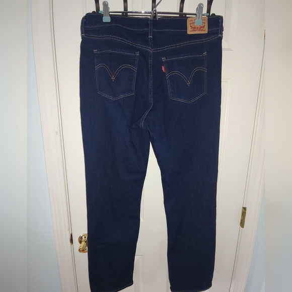 NWOT Women’s Levi’s Dark Wash Classic Straight-Leg Jeans – Sizes 14 & 16W - Picture 3 of 16